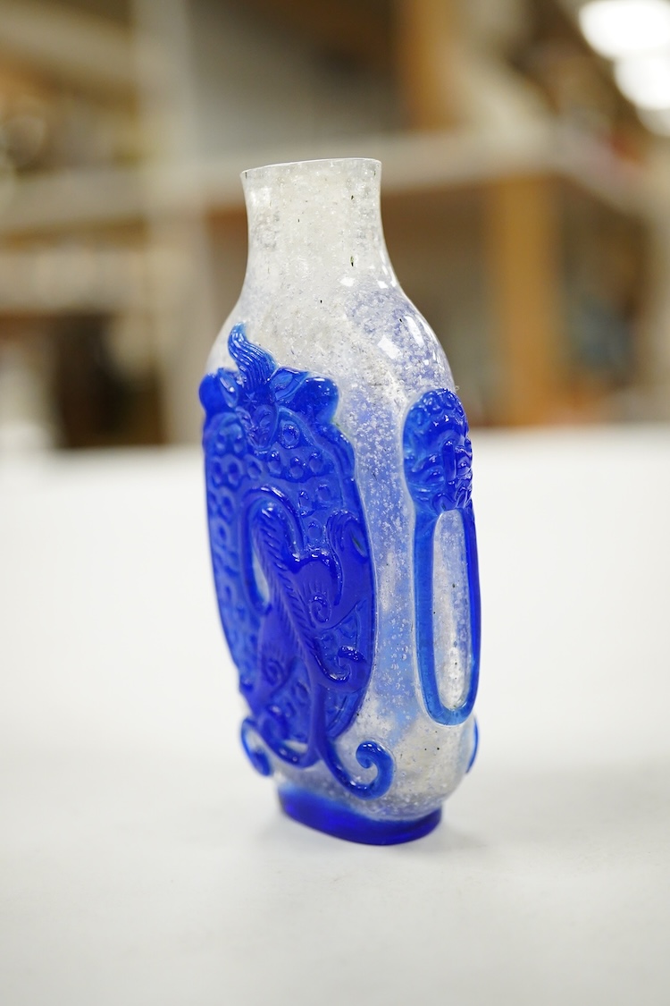 A Chinese overlaid glass snuff bottle, 8cm high